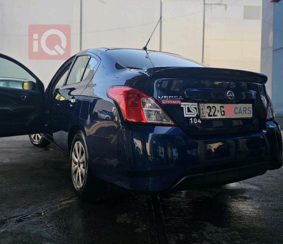 نيسان فيرسا